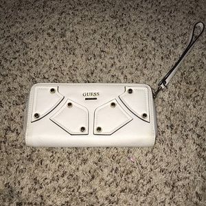 guess wristlet